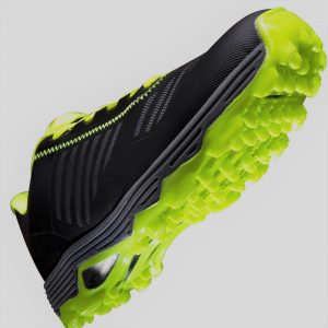 One of the best field hockey shoes for big feet with an excellent grip pattern sole which enhances traction and balance for swift turns and cuts.